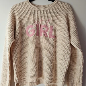 Girl Power - Jätte gullig stickad tröja som är varm och gosig. 