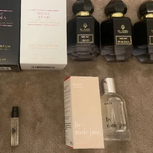 Dulce by rosie jane - blind buy jag gjorde, har endast luktat på den annars är flaskan helt full i ny skick. 