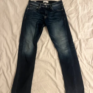 Calvin Klein Jeans - Bra skick, riktigt snygga. Men är tyvärr för små för mig.  Storlek: W31 x L32