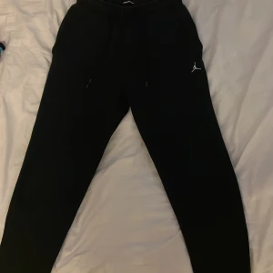 Mjukis, Märke= Jordans - Mått=Medium, 20 %rabatt För endast 499kr. Oanvändbar utan prislapp! Är avsedd för både tjejer och killar.