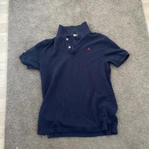 Polo Ralph lauren  - Den har tröjan är typ helt ny använda 2 gånger storlek xs hör av dig om mer info