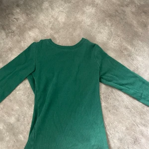 Långärmad tröja - Grön långärmad tröja den new yorker