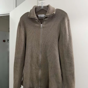 Ljung zip tröja  - Bra skick och kvalité, köpte för 1400.