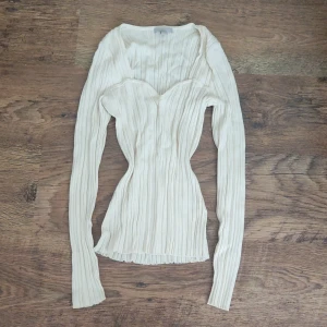 H&M långärmad tröja  - Aldrig andvänd  Bra passform  Stl xs