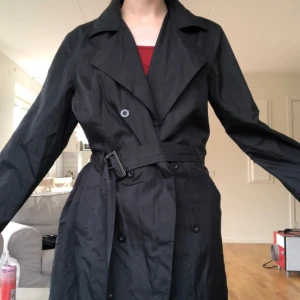 Kappa - Tunn kappa som aldrig kommer till användning. Köpt vintage.  Står L i, men jag är en XS/S så beror på hur man vill att den sitter!  Tryck gärna på köp nu🩷