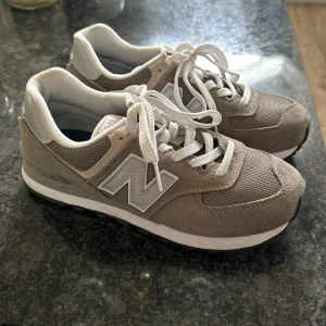 New Balance 574 - Sparsamt använda 