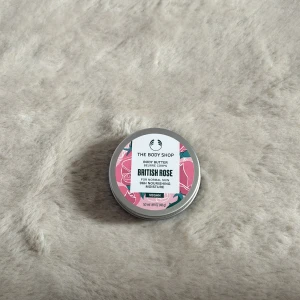 The body shop body butter❣️ - Helt oanvänd body butter ifrån the body shop, doftar trevligt, perfekt skick💗