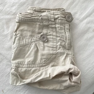 Cargoshorts - Skitsnygga och i bra skick, så fina till sommaren❤️