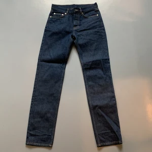 Arket jeans - Marinblå arket jeans i mycket bra skick