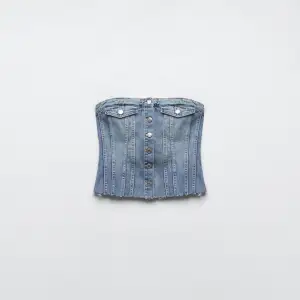 Jättefin jeans topp som aldrig är använd. Säljer den då den är för liten. Den är i storlek L men skulle säga att den är en M/S.