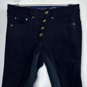 Ridbyxor XS JH Collection Hööks - Ridbyxor i storlek XS från Hööks JH Collection.  I använt skick, köptes begagnat och jag aldrig använt dom själv. 