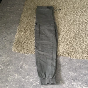 Cargobyxor  - Storlek 164, använt skick 