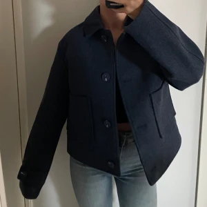 Jacka - Trendig jacka som aldrig kommit till användning😊  Nypris 400kr