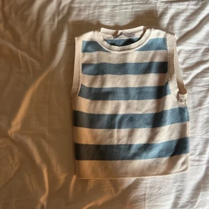 Turkos vit randig topp - Säljer denna söta topp från Zara❣️