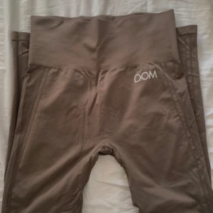 DOM leggings  - Ny skick. 