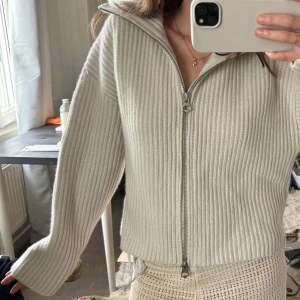 Stickad kofta - Kofta från Hm, finare stickad!!