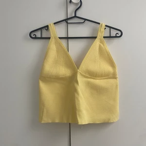 Stickat linne - Stickat linne från Chiquelle. Aldrig använt då jag inte gillar hur det sitter på mig. Priset är diskuterbart vid snabb affär💕