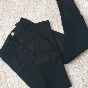 Svarta jeans , midrise mid rise mid-waist - Svarta jeans