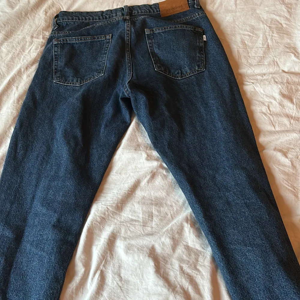 Dessa jeans är i storlek 30/31. I använt skick. . Jeans & Byxor.