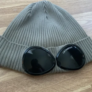 Cp company mössa  - Äkta grå cp mössa