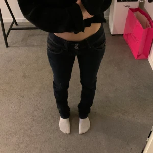 Pepe Jeans - Säljer dessa fina Pepe jeans då jag inte använder dom längre❤️ använts få gånger så är i fint skick❤️ Nypris 799 och passar Xs och S