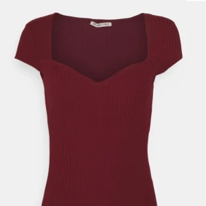 Vinröd topp - Väldigt bra skick endast använd 2 ggr💕 