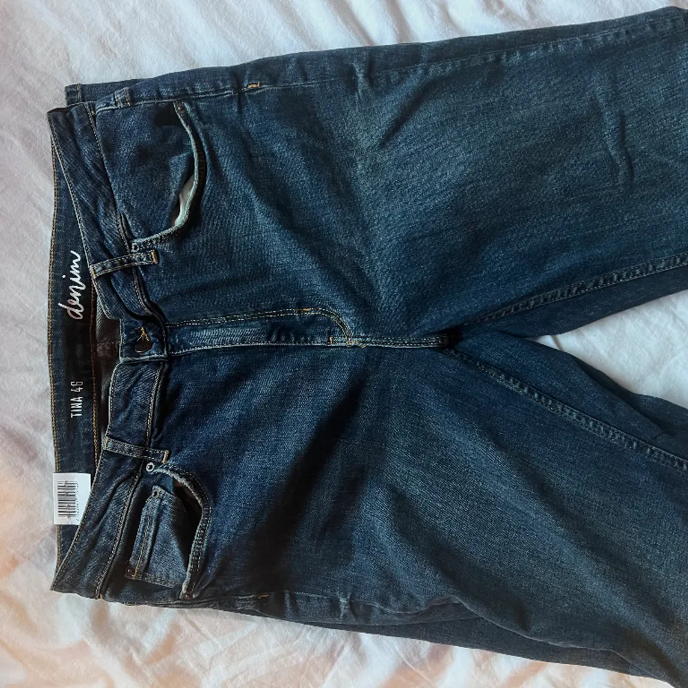 Skinny Fit high waist jeans köpta på ullared. Byxorna har aldrig använts. Storlek 46.. Jeans & Byxor.