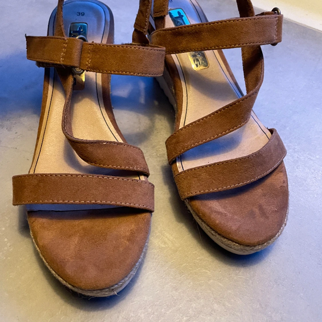 Sandaletter med kilklack  - 90