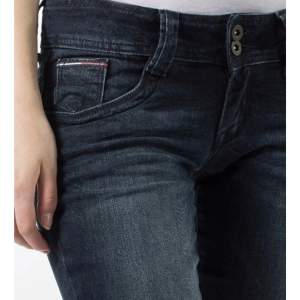 Jättefina lågmidjade jeans från Tommy Hillfiger❤️ passar 25-27W, skriv privat för mer info/bilder