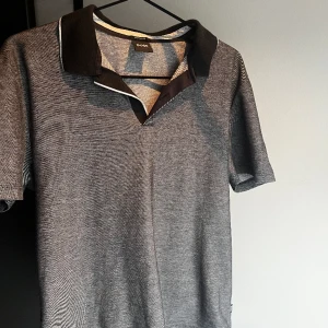 Hugo Boss piké - Hugo boss tröja i storlek M Skick: 9/10 Nypris: 699 Mitt pris: 250