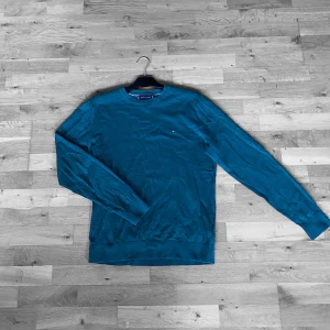 Tommy hillfiger tröja - Super snygg Tommy Hillfiger Cotton Silk tröja i storlek M som nästan är helt oanvänd 9/10! Vid frågor eller funderingar tveka inte på att höra av dig!🔥