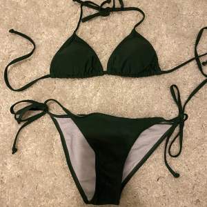 En jättefin mörkgrön bikini från Shein. Aldrig användt så är i nyskick💗 ordinarie pris: 119 kr💗