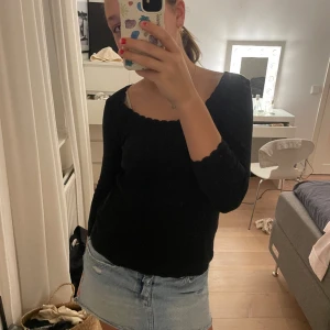 Other Stories tröja med trekvarts arm - Älskar denna tröjan men den kommer tyvärr inte till andvänig vilket är väldigt synd. Nypris Ca 500 kr