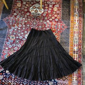 Lång kjol  - Vacker lång kjol. Väldigt flowig 