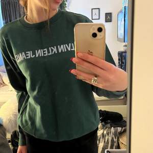 Säljer den är gröna snygga Calvin tröjan knappt använd därför i bra skick!💚