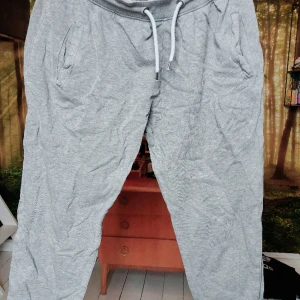 Joggingbyxor - Lager 157. Använda 1 ggr.