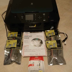 Skrivare  - Skrivare är som ny den funkar hur bra som helst. 4st färgpatroner följer med och uppstartsguide.   Finns i Kumla. Priset kan diskuteras.