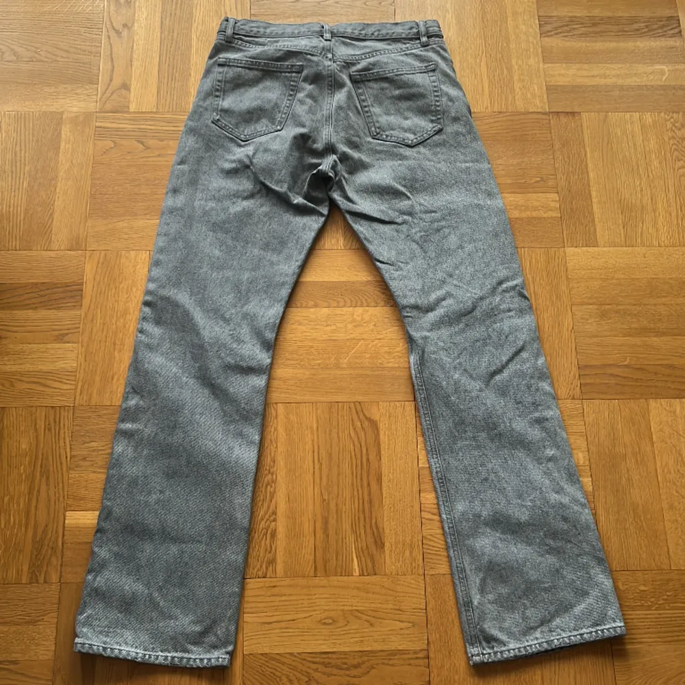 Hope denim rush, grå storlek 28 Utmärkt skick endast använda ett fåtal gånger  Nypris 1900kr. Jeans & Byxor.