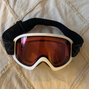 Bollé ski goggles, worn a few times, no visible flaws. ❄️ 