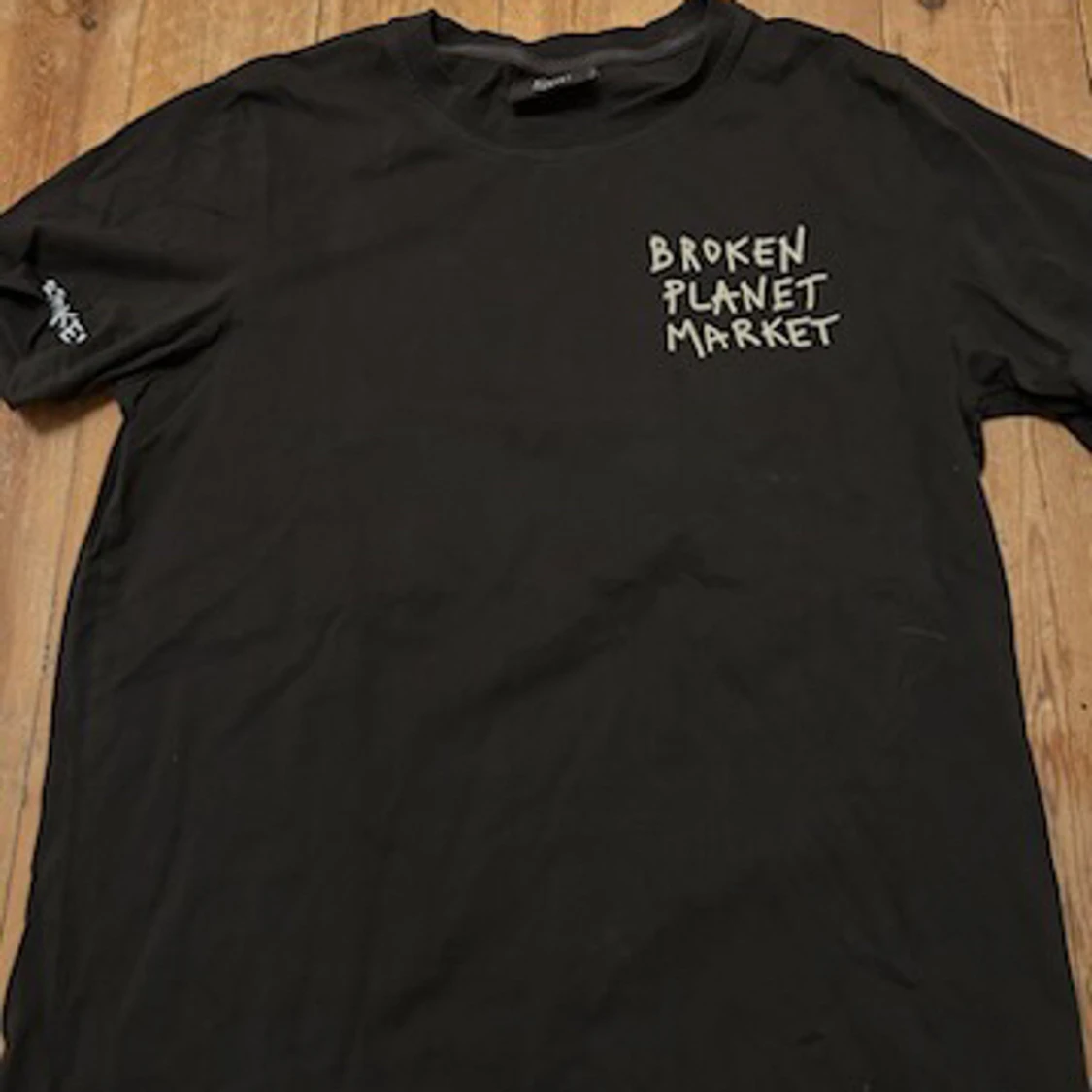 Broken planet market 