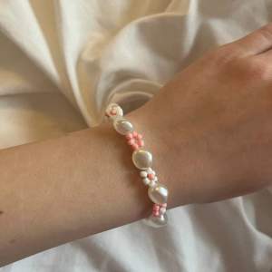 Ljusrosa Blom armband 🌸   45kr plus frakt 💕