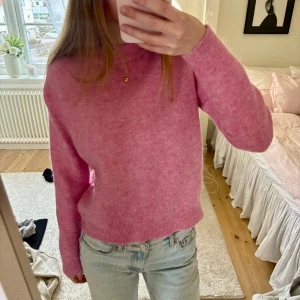 Stickad tröja  - Jätte fin stickad tröja, använd fåtal gånger💗