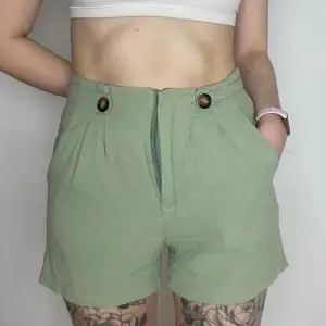 Gröna shorts, mycket bra skick. 
