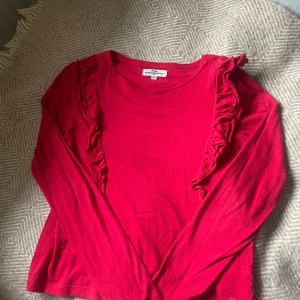 Röd volang tröja  - Röd volang tröja ifrån Hampton Republic  ❤️