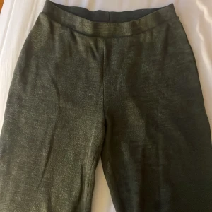 Mjukis byxor från Zara  - Sköna mjukisbyxor🙏🏼 dom är rätt små i storleken så skulle säga att dom passar M mest 