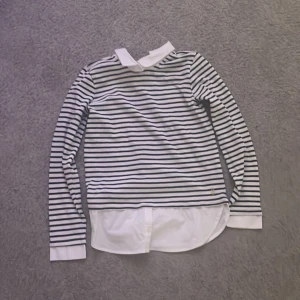 Holly & whyte skjort tröjq - Holly & whyte skjort tröja köptes för 549 säljs för 120kr.