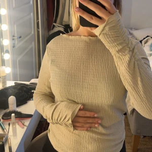 Boatneck tröja - Super söt tröja med boatneck och fina detaljer på ärmarna. Strl 36 nysick 