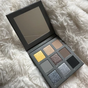 Ögonskuggspalett  - Ögonskyggspalett från LH cosmetics, Aim higher palette. Oanvänd 🥰