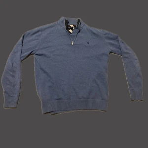Ralph lauren half zip - Skick 9/10💯 inga fläckar Elr ngt alls. Storlek M✅ Pris ej hugget🪨