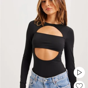 Body Nelly  - Body från Nelly, aldrig använt med prislapp kvar✨ skriv för egna bilder💕 storlek xs, 200 kr + frakt